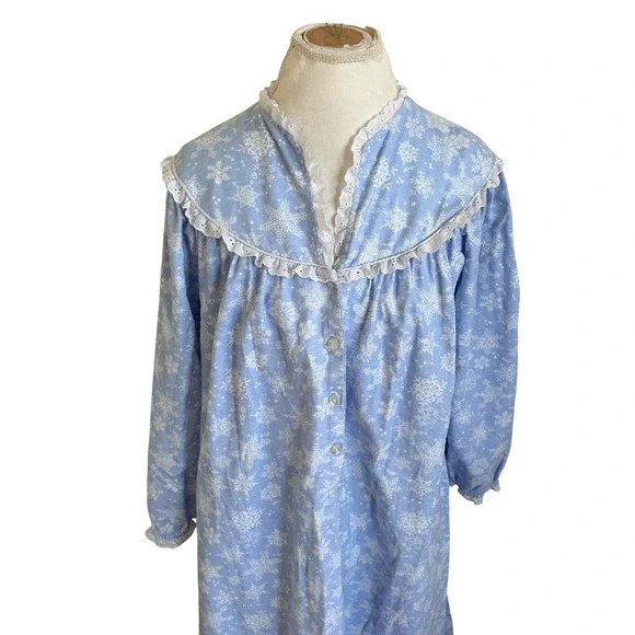 Lanz of Salzburg Womens Snowflake Nightgown Size L Blue Flannel Lace Trim Modest - Picture 2 of 11